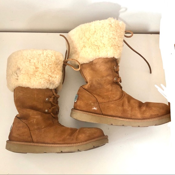 UGG 1892 Laced Sheepskin Boot - Picture 4 of 8